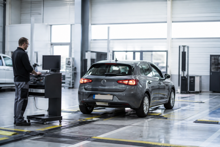 Centre de contrôle technique automobile moderne en France