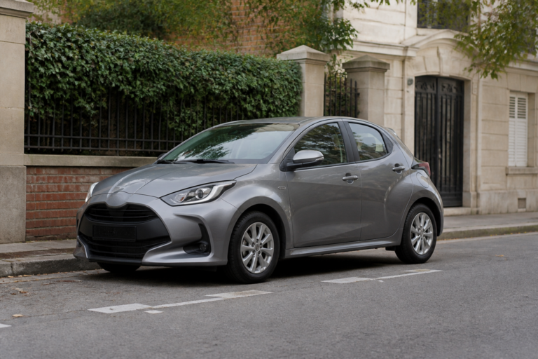 Toyota Yaris hybride non rechargeable en milieu urbain