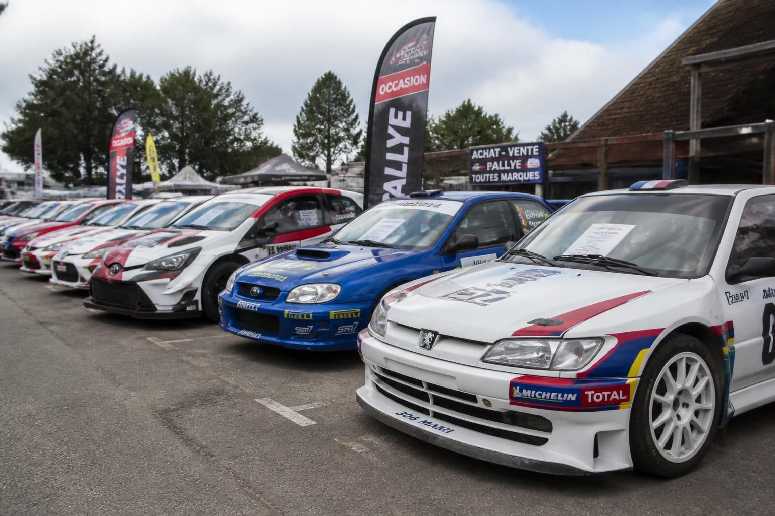 découvrez où acheter une voiture de rallye d'occasion en france en 2026. guide complet des meilleures adresses, conseils et astuces pour trouver le véhicule idéal à prix compétitif.